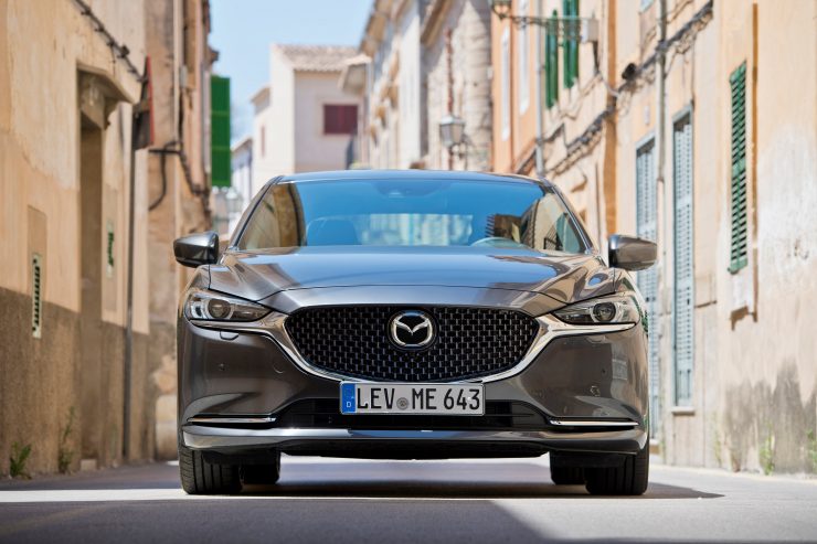 Der neue Mazda 6 2018 in Mallorca von vorne fotografiert.