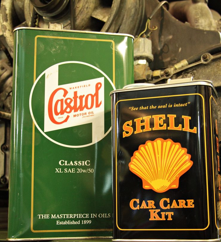 Altes Motoröl von Shell und Castrol