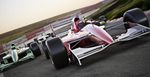 Formel 1 Wagen auf der Rennstrecke