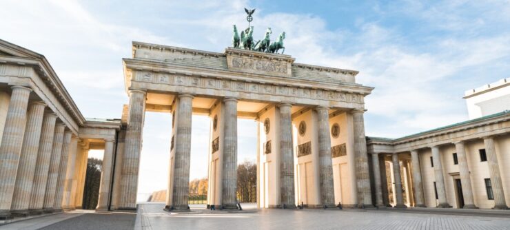 Brandenburger Tor in Berlin, Wahrzeichen, Motorinstandsetzung in Berlin