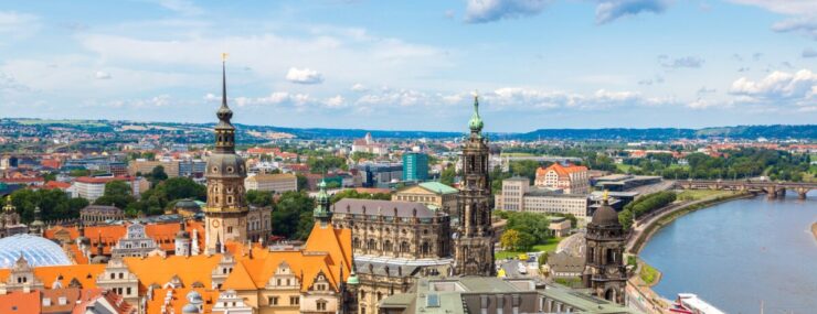 Blick auf Dresden und die Elbe, Motorinstandsetzung in Sachsen